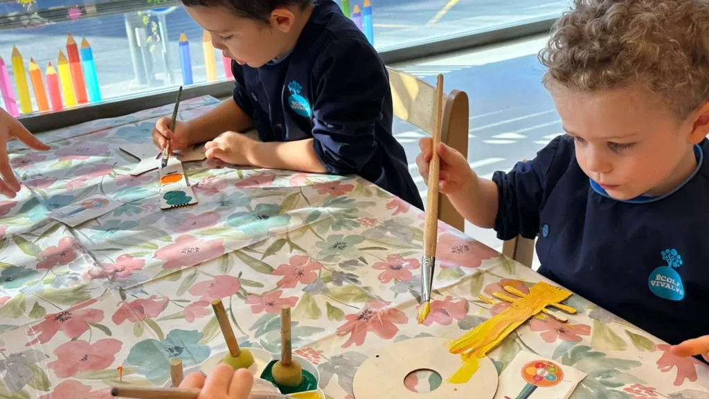 Atelier Peinture Guitare Eleves Vivalys Lausanne 00 A